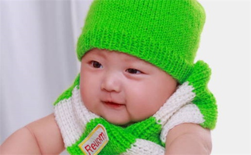何姓男孩子取名